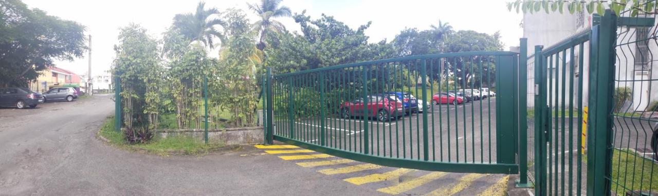Appartement Centre Guadeloupe, Accessible Et Proche 萨莱比梅 外观 照片